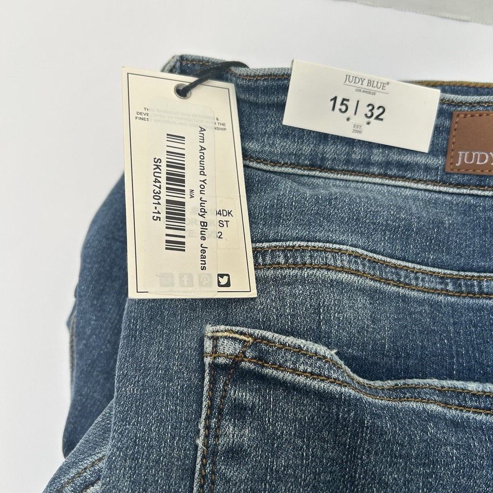 Judy Blue NWT Skinny Fit Capri Mid-Rise Denim Jeans Size 15/32 Style #72104 - Picture 2 of 7